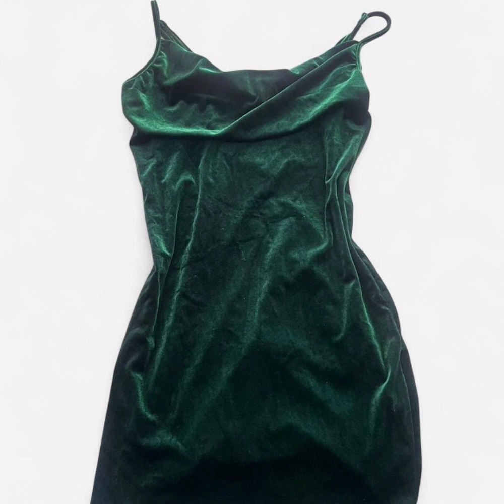 Elegant Green Velvet Mini Dress
